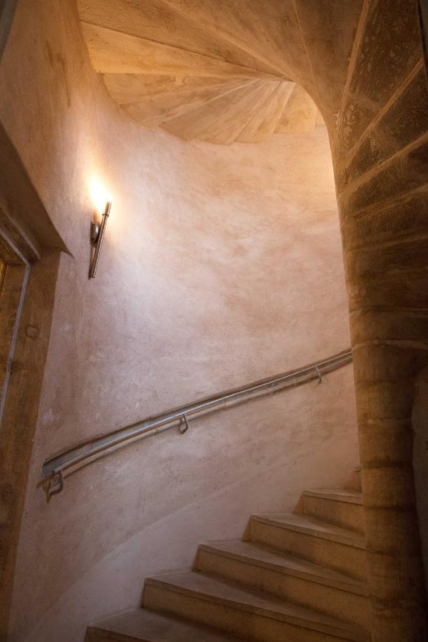Appartement A-Mi-Chemin - Centre-Ville De トゥールニュ エクステリア 写真