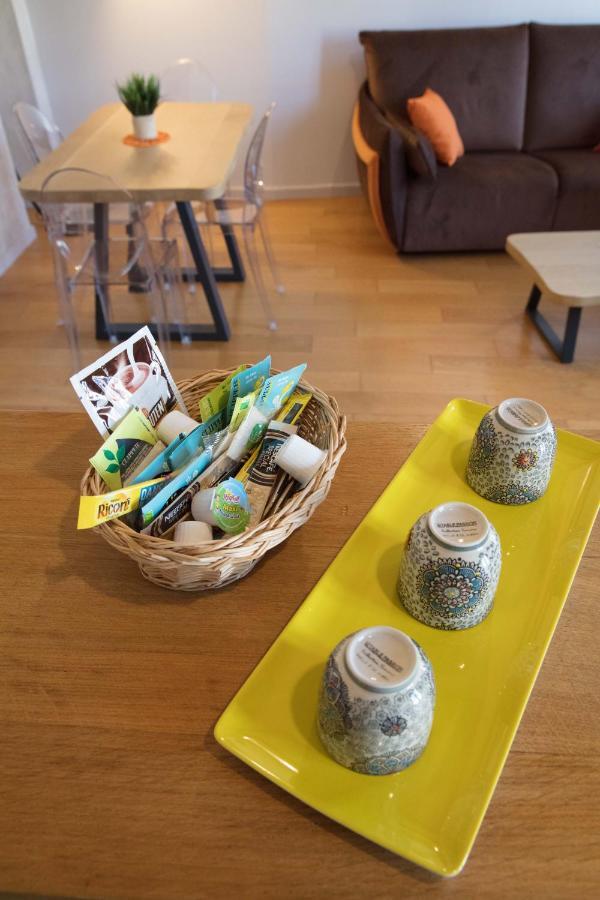 Appartement A-Mi-Chemin - Centre-Ville De トゥールニュ エクステリア 写真