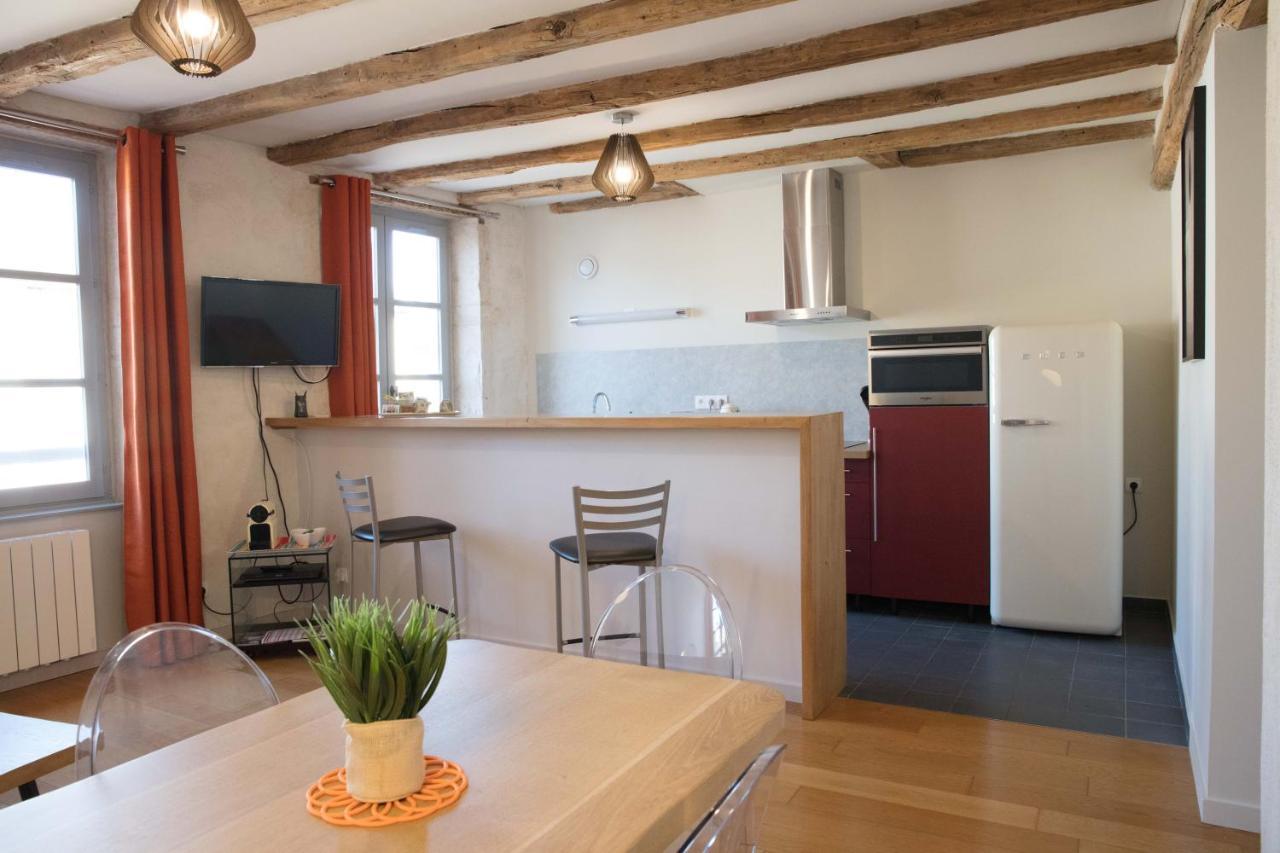 Appartement A-Mi-Chemin - Centre-Ville De トゥールニュ エクステリア 写真
